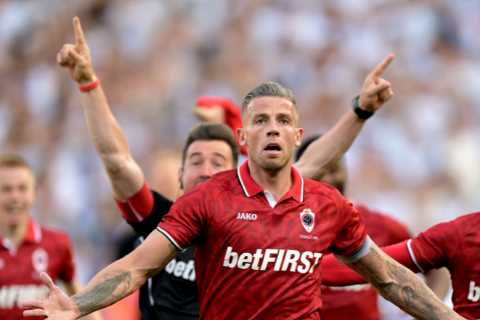 Watch Premier League icon net incredible last minute winner to secure first title in 66 YEARS