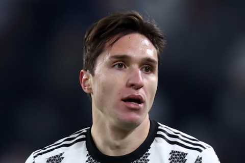 Man Utd and Liverpool handed transfer boost as Juventus winger Federico Chiesa makes HUGE decision on his future