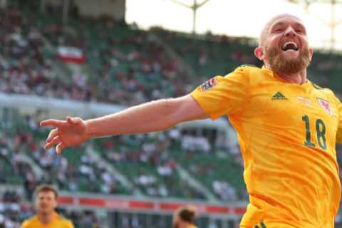 Former Premier League star and Wales international ‘SNUBS Wrexham’ in favour of transfer to League Two rivals
