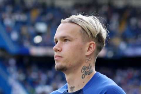 Chelsea fans praise Mykhailo Mudryk with £88m transfer flop ready to make drastic career decision