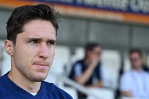 Juventus star Federico Chiesa lined up for stunning Premier League transfer but needs convincing to join ambitious side