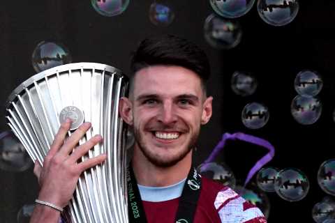 West Ham in talks with ex-Chelsea star to replace Declan Rice as Arsenal and Man City battle it out for midfielder