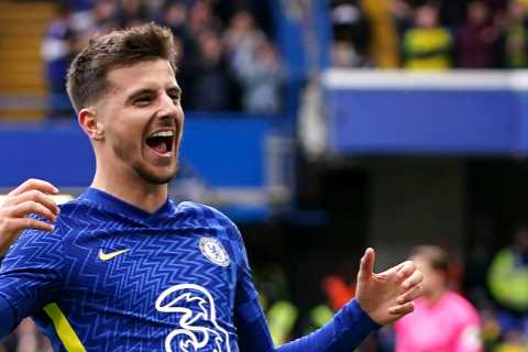Mason Mount signs MASSIVE Man Utd contract as England star ends Chelsea love affair with £60m transfer