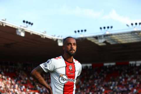 Theo Walcott poised to join League One side Reading on free transfer and reunite with his old Premier League boss