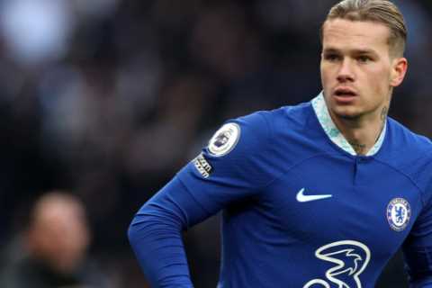 Chelsea star Mykhailo Mudryk calls out fan in sarcastic response after being told to change his game