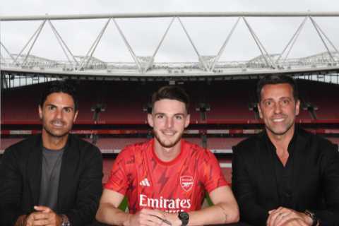 Forgotten Arsenal star ‘banished to floor’ as fans convinced he’s ‘got a new deal’ in Declan Rice transfer announcement