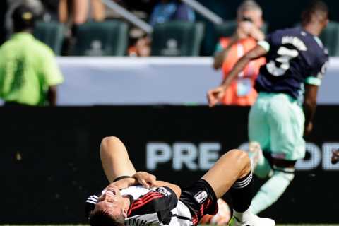 £45m-rated Premier League star forced off with shoulder injury in big Liverpool transfer blow