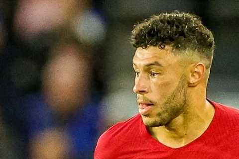 Oxlade-Chamberlain ‘handed Premier League lifeline amid three-club transfer battle’ after Liverpool release