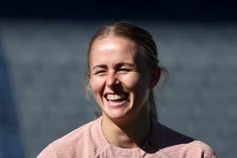 Who is Chelsea and England goalkeeper Hannah Hampton?