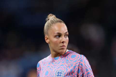 Who is Manchester City and England goalkeeper Ellie Roebuck?