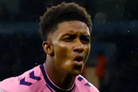 Demarai Gray set for shock Premier League transfer after Everton agree to sell him to rivals