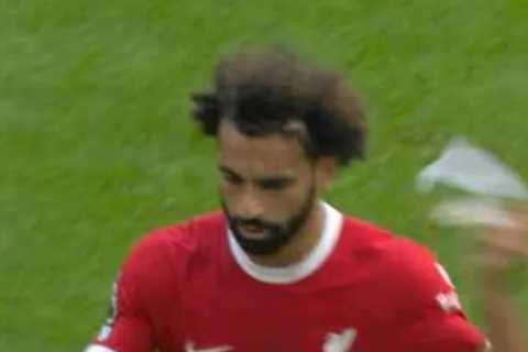 Mo Salah Furious After Substitution at Chelsea – Fans Think He Should Be Fined for Littering