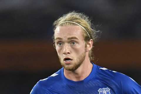 Tom Davies Makes Premier League Return with Sheffield United After Emotional Everton Exit
