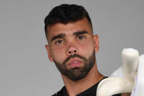 Arsenal Keeper David Raya Faces Awkward Reception from Teammates over Neck Tattoo