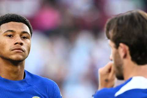 Fans criticize Chelsea for bringing on unknown debutant in pursuit of equalizer despite massive spending