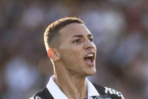 Chelsea sign Brazilian wonderkid Deivid Washington on a seven-year deal