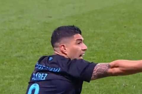 Former Liverpool Star Luis Suarez Furious After Boot Thrown off Pitch