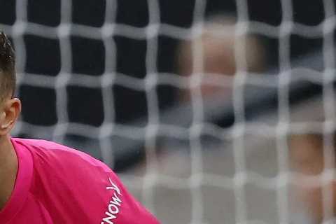 Former Arsenal goalkeeper released by Luton Town after one season