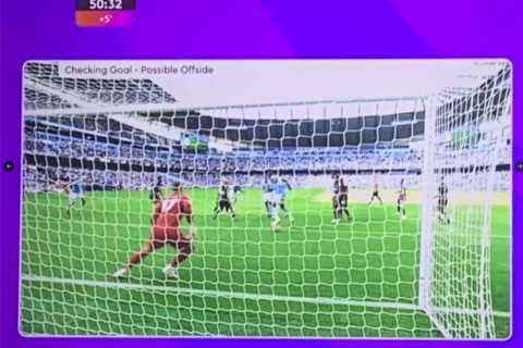 Fulham Furious as Controversial Man City Goal Stands Despite Mike Dean's Protest