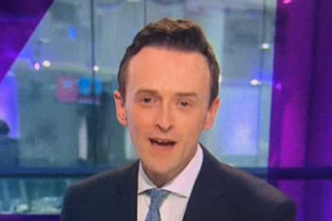 Arsenal Fan's Wild Celebration Caught on Camera During Channel 4 News: Fans Left in Stitches