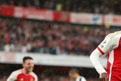 Arsenal vs Man Utd: Premier League Clash Today - Team News and Predictions
