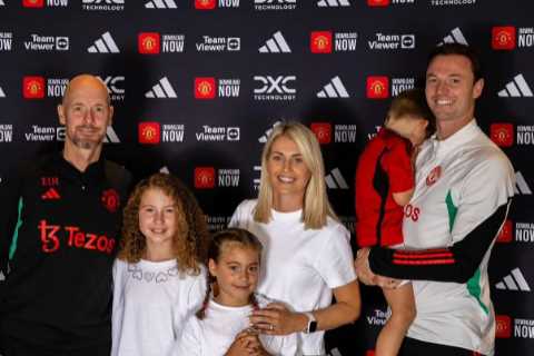 Jonny Evans reveals his kids can’t believe he played for Man Utd after second debut struggles at Arsenal