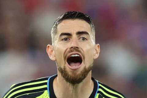 Barcelona Plotting Free Transfer Raid on Arsenal for Jorginho