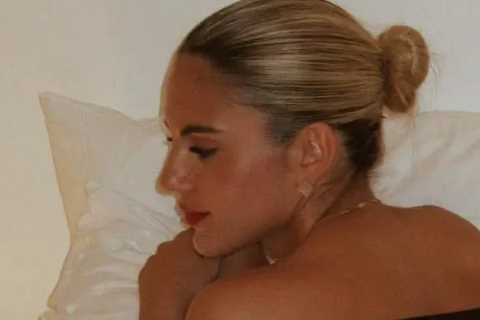 Premier League Manager's Glamorous Daughter Joins No Bra Club