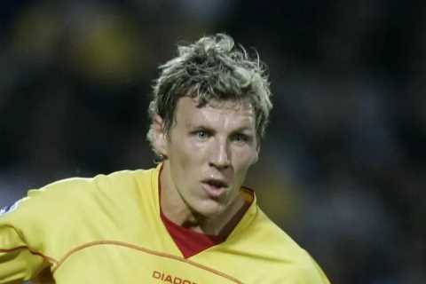 Former Premier League Star Aims to Conquer Everest Despite Fear of Heights