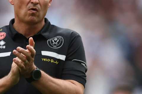 Sheffield United considering sacking manager Paul Heckingbottom and bringing back former head coach Chris Wilder