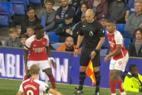 Gary Neville spots 'interesting' Arsenal tactic that causes rival fans to boo