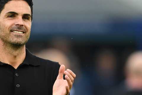 Arsenal Boss Arteta Hints at Mid-Game Goalkeeper Swap