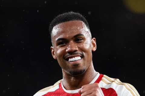 Arsenal Dominate PSV in Champions League Return
