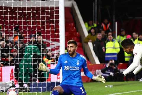 Manchester United secures FA Cup quarter-finals spot with dramatic last-minute winner