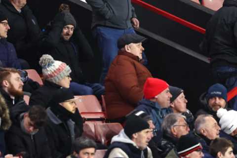 Arsenal Fans Taunt Sheffield United Supporters During 6-0 Victory