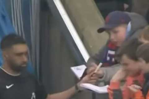 Mike Dean Criticizes Premier League Referee for Autograph Incident