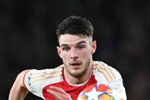 Fans Convinced Declan Rice Suffered Wardrobe Malfunction During Arsenal Match