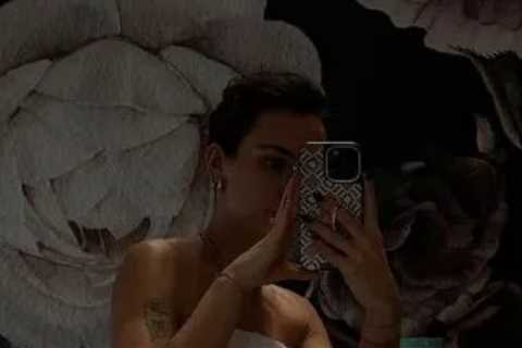 Jade LeBoeuf Stuns Fans in Towel Selfie on Instagram