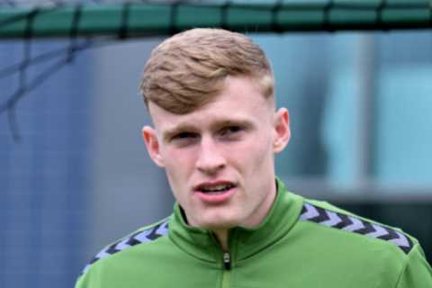 Manchester United Eyeing Two Defenders for Summer Transfer Window
