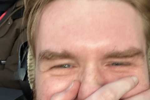 Manchester United commentator loses all composure after Amad Diallo's last-gasp winner