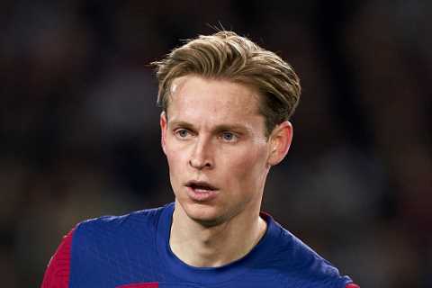 Manchester United Fans Convinced Frenkie De Jong Wants Move After Social Media Activity