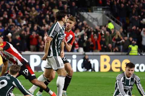 Gary Neville slams Manchester United for 'horrible' performance at Brentford