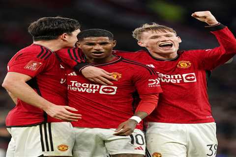 Man Utd vs Liverpool: Klopp’s Reds aiming to maintain title challenge against old foes at Old Trafford – team news, stream