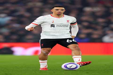 Liverpool and Manchester City Vie for Juventus' Andrea Cambiaso in Right-Back Race