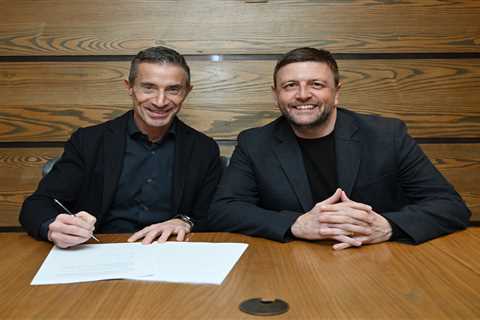 Arsenal Pursues Top Strikers in Ambitious Summer Transfer Plans
