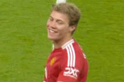 Fitness Tracker Fiasco: Chelsea-Man Utd Match Paused as Hojlund Can't Stop Laughing at His Own Blunder